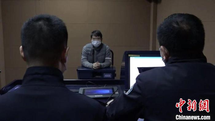 α����������Ա������ӱ���������4��