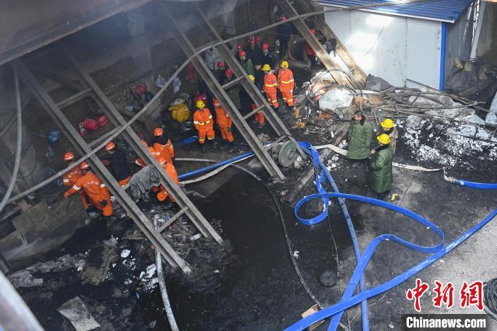 ɽ��Т�����ú̿����͸ˮ�¹ʣ�ˮλ�½�2.1��7�˱���������