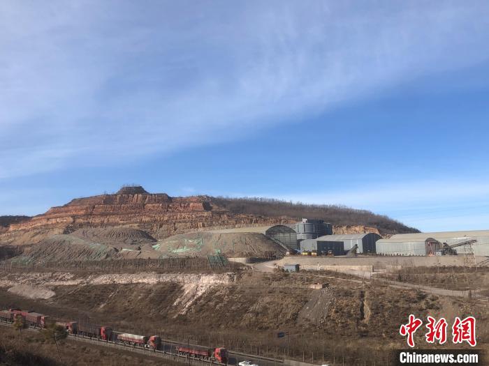 �ڶ���������Զ��ɽͷ��ȥ���ɿ���һ��ɽͷ��������ɫ�������Կ��ɡ�����ĺۼ�������ͥҫ ��