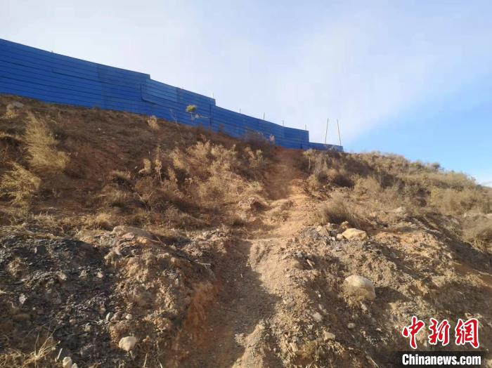 ���·����ɵ��·��ԵĴ�������һ��Ƭ���ر�Χ��Χס���еĴ��δ���ü����񡣡���ͥҫ ��