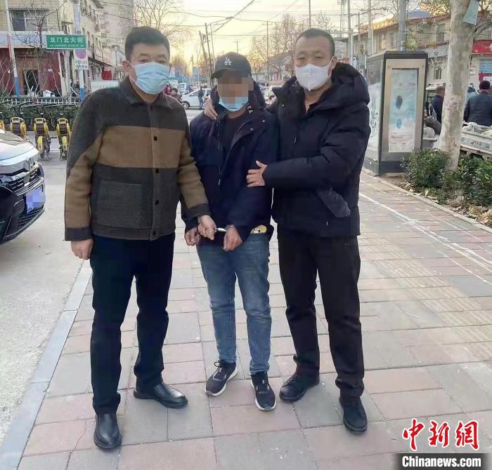 �ӱ�������Ů����ҳ�У�ſڡ����������ӵ��Թ߷�