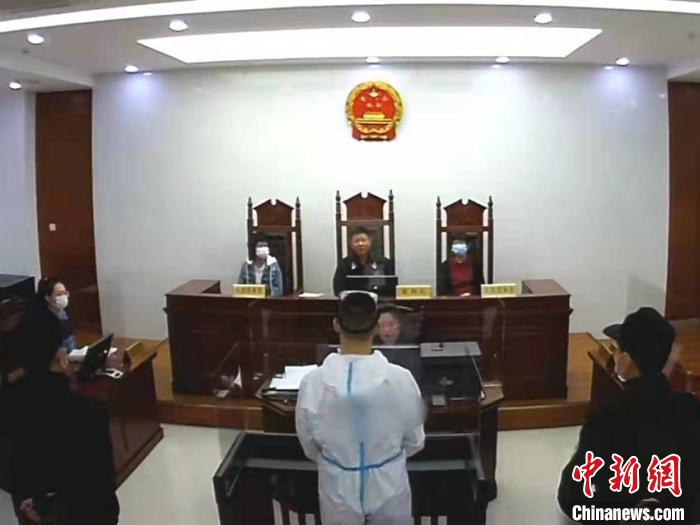 网友与人裸聊被敲诈10万余元被告人获刑5年