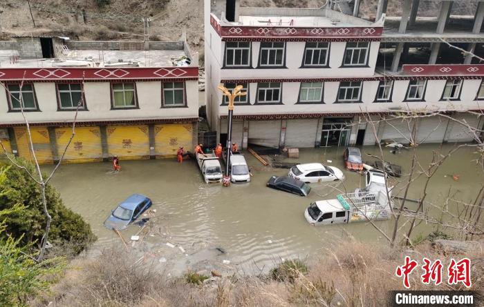 ��Ԯ��Ա���ڵ���һ���񷿱��ʹ���Ѱ��ת����Ա�������� ��