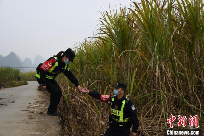 广西边境民警夫妻两次推迟婚礼共同坚守南疆国门抗疫一线
