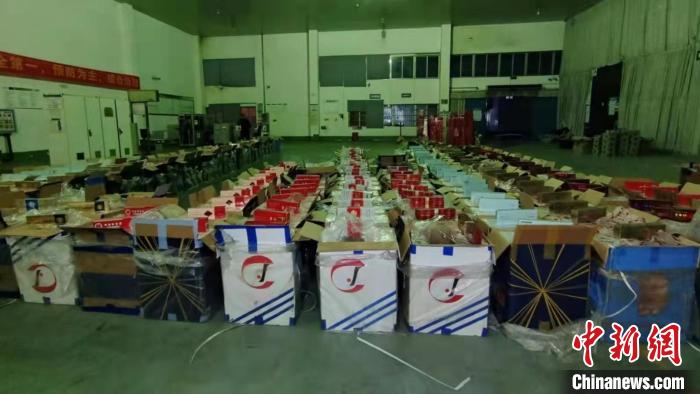 �������������2����������˽���̰�ֵ300����Ԫ