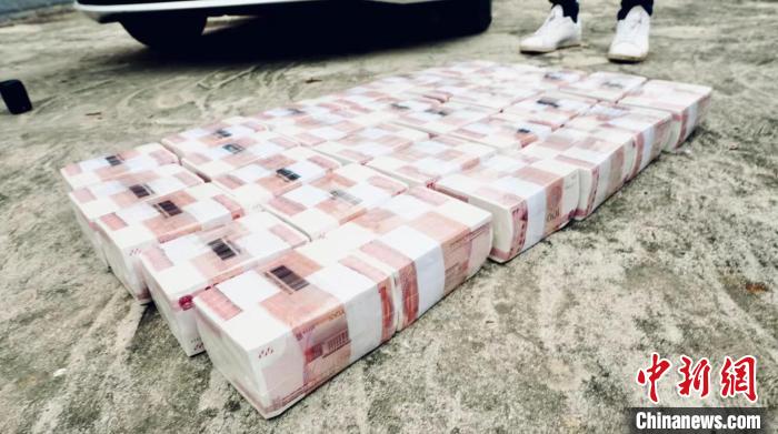 һ���������ڳ������ֽ��Ϻ�����������Ԫ�ش�թƭ��