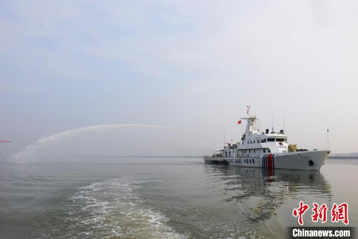 ����Ȫ�ݺ�����������������ӷǷ����ɺ�ɰ����ͼΪִ����ͧϽ�������Ϸ����ء����˽��� ��