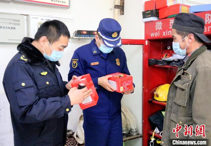 ͼΪ����ִ����Ա���̳�΢������վ�䱸���Ľ��м�顣����k�� ��