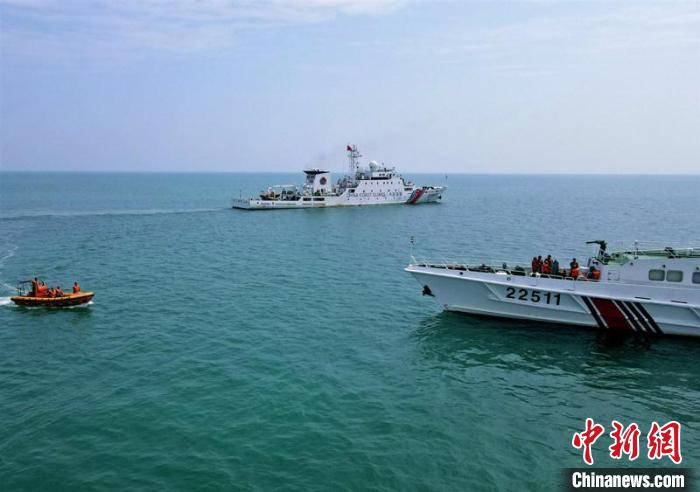 ͼΪ����ʩ��Сͧ ���������ֹ�ͼ