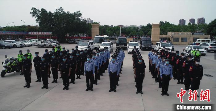 广西等地警方侦破两起特大组织他人偷越国(边)境案