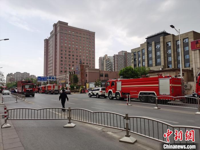 郑州一游泳馆发生局部坍塌