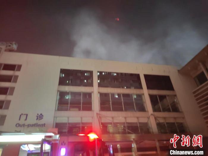 浙江宁波一医院门诊楼发生火灾无人员伤亡