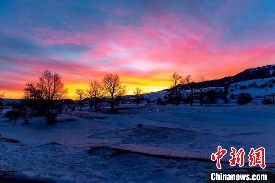 那拉提2019年12月冬景,晨曦日出。那拉提景区提供