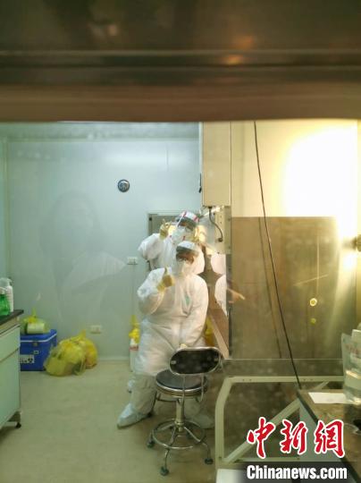 24天来,在实验室里度过的日日夜夜。 江苏省疾控供图 摄