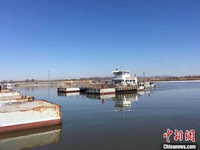 同江至下列宁斯阔耶浮箱固冰通道顺利拆解完成。 刘锡菊 摄