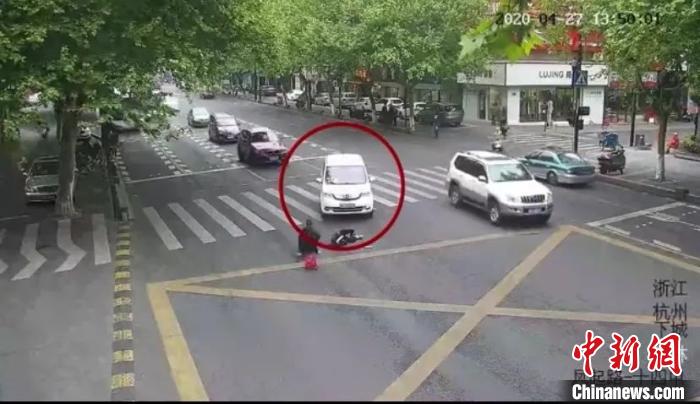 事故现场。杭州交警 供图