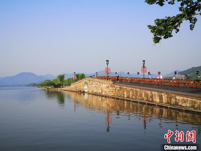 “五一”杭州西湖接待游客88.07万人次多措并举保证秩序