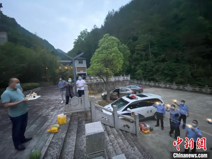 浙江磐安民警出差后被隔离暖心同事隔空为其庆生