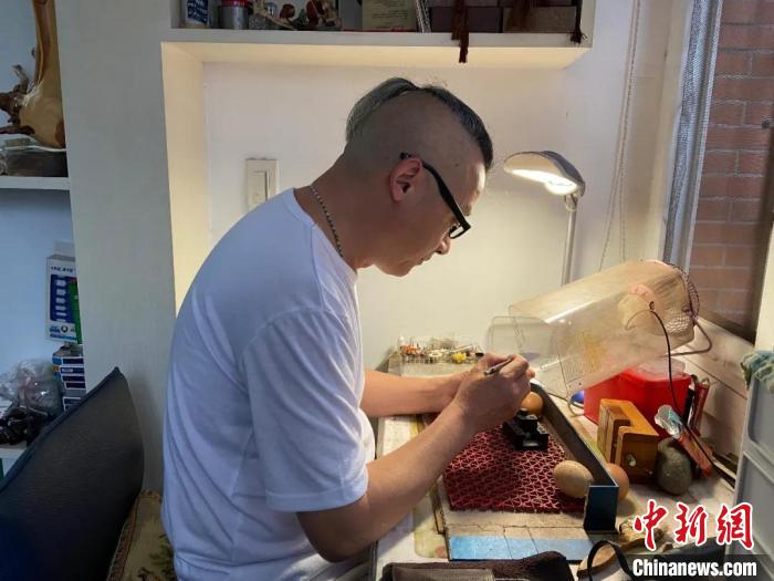 “蛋雕”大师的方寸匠心:于指尖传承毫厘技艺