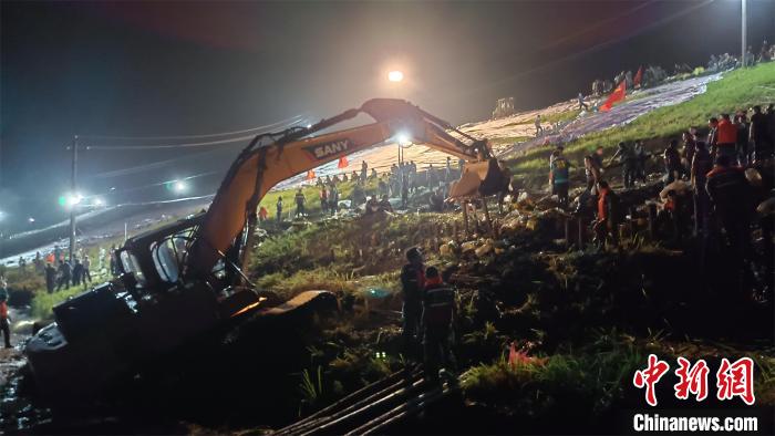 抢险现场 戴威 摄