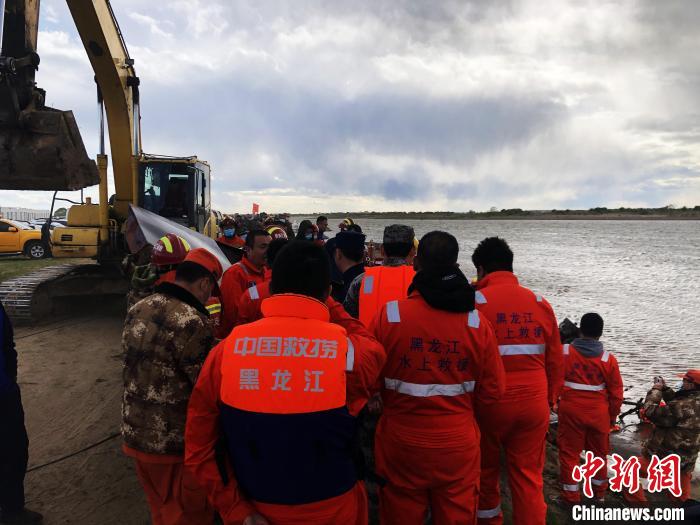 黑龙江富裕县沉船事故:沉船已被打捞上岸
