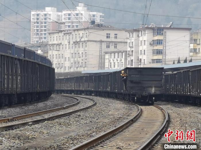 图为车站工作环境。 陈燕 摄