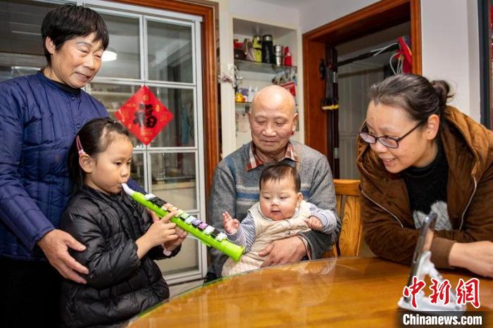 СŮͯͯ()ΪԶĸͯ־ 