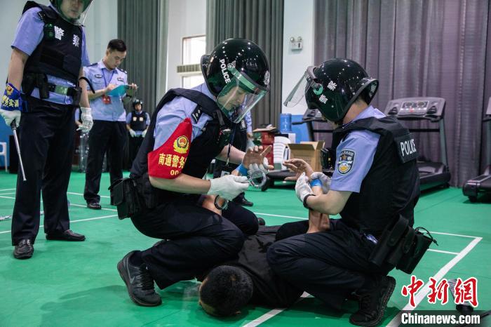 南通市公安局常态开展模拟警情处置科目集中考核,提升疑难复杂警情处置规范度。 南通市公安局供图