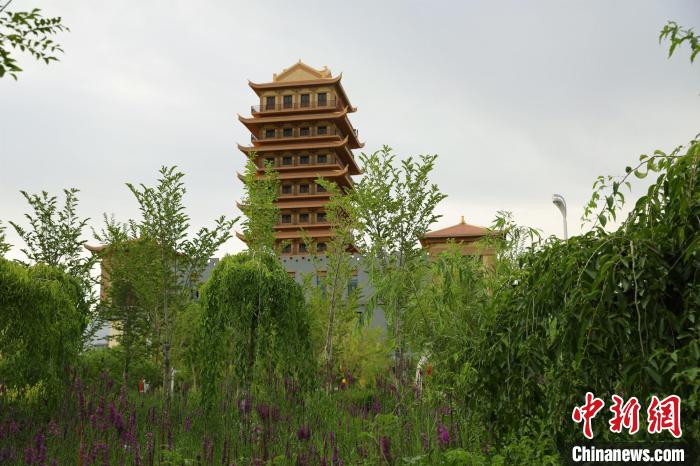 如今,铁门关市古色古香的城区建筑中,各功能区日趋完善。 史玉江 摄