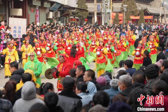 风行于山西的传统民俗活动“跑竹马”。 武俊杰 摄