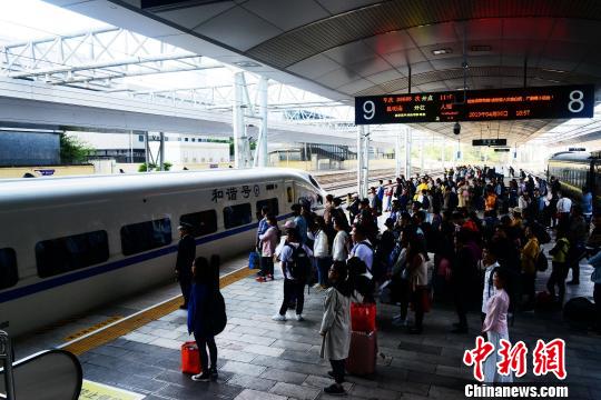 暑运启动云南铁路预计发送旅客超1460万人次