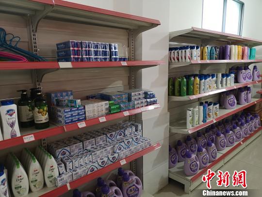 图为“动力小站”内陈列的生活用品 杜潇潇 摄