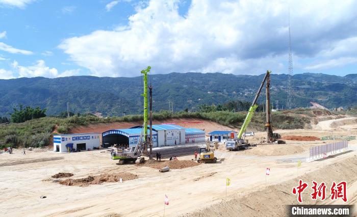 图为大临铁路临沧车站站场施工。 尚永超 摄