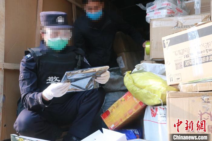 ͼΪ¿߼վڶԿ䳵м顣 