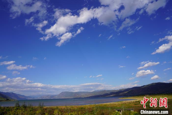 云南程海水位逐年下降引金沙江水注入“活力”