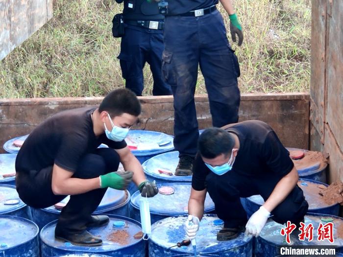 云南勐康边检站查获易制毒化学品超10吨