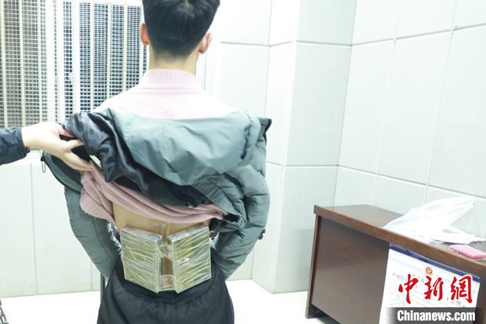 云南西盟破获一起运输毒品案缴毒1.57公斤