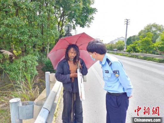 云南男子7年流浪3000公里浙江黄岩警方助其寻亲