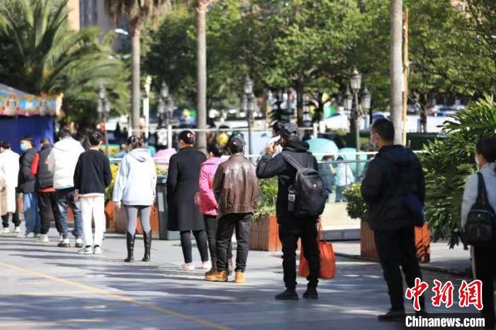 云南安宁设17个采样点开展免费核酸检测32707人完成采样