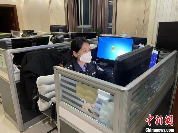 云南临沧:双警“夫妻档”抗疫进行时