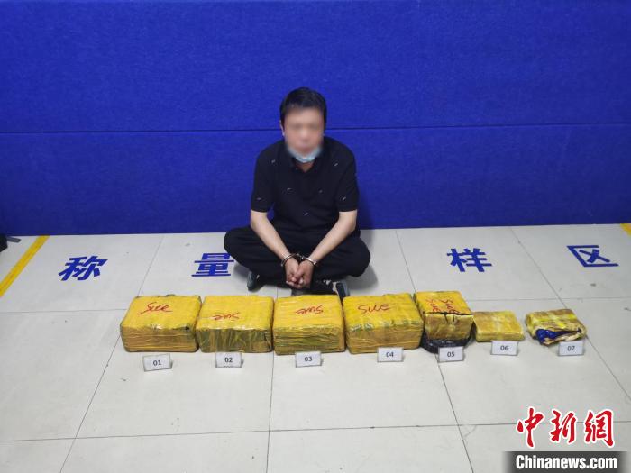 云南普洱警方斩断一毒品贩运通道缴毒14公斤