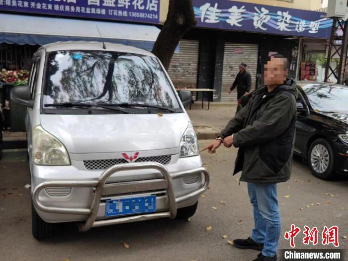 图为犯罪嫌疑人指认现场。 昆明警方供图